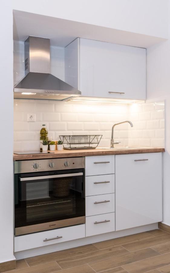 Wide Comfy Studio Apartment Centrally Located In Thissio Athens Exterior photo