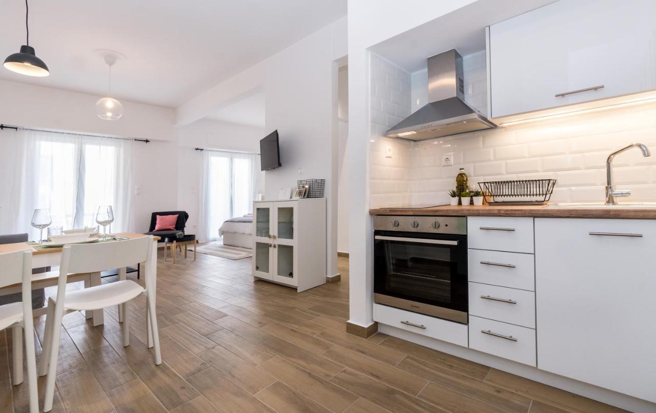 Wide Comfy Studio Apartment Centrally Located In Thissio Athens Exterior photo